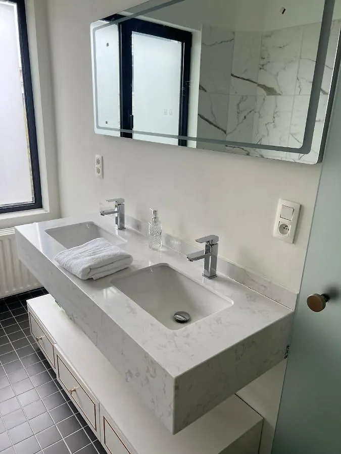 Luxury 2-Bedroom Apart Antwerp 0*,